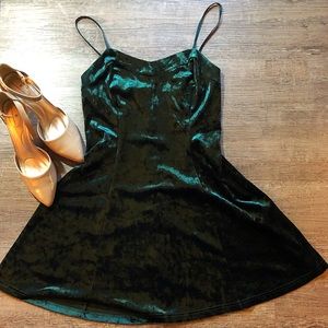🌻Velvet Emerald Green Dress🌻
